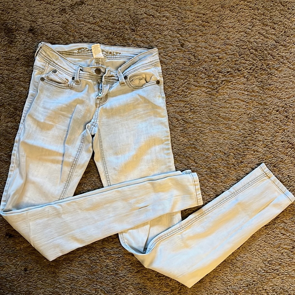 Blue Asphalt Light Wash Jeans